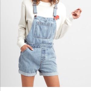 GAP OVERALL SHORTS